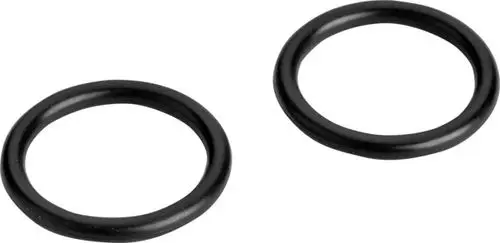 Zwei schwarze O-Ringe, die typischerweise in Sanitärinstallationen verwendet werden, möglicherweise von der Marke Ideal Standard.